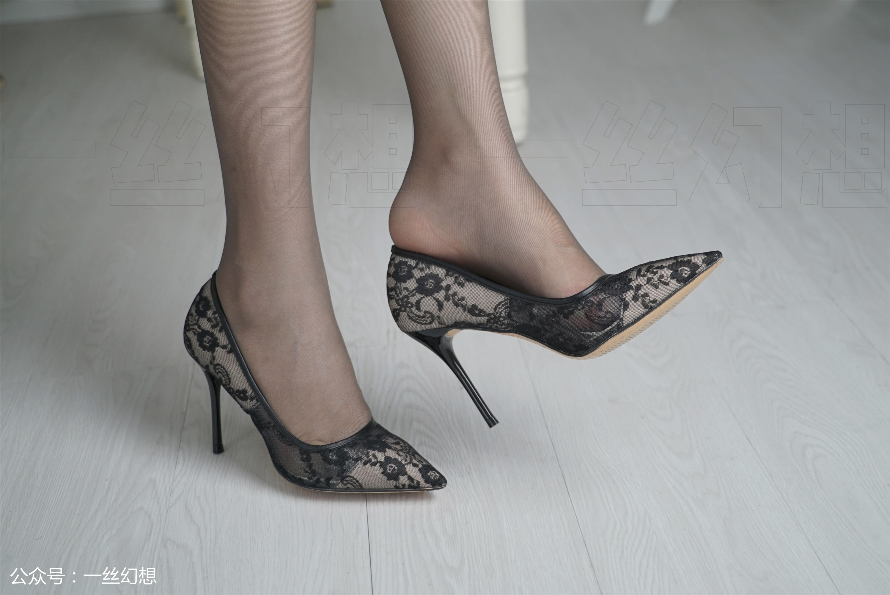 高丝女子图鉴 袜小喵×一丝幻想 NZ013 小唯